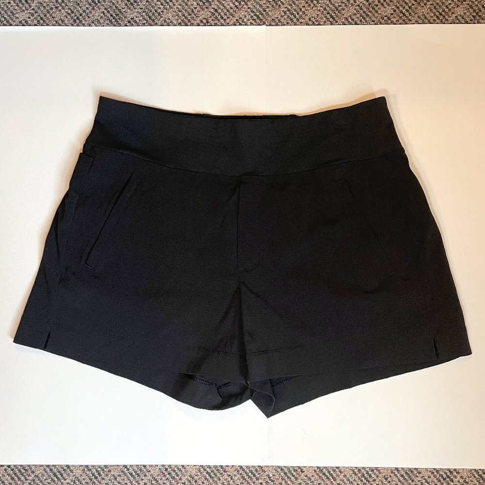 Athleta Trekkie North Mid Rise Short, 12, Black